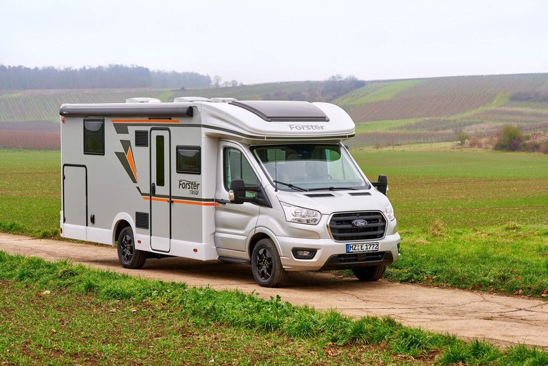Foto: Forster - Der Forster T745 QF Vibe ist ein knapp siebeneinhalb Meter langer Teilintegrierter auf Ford-Transit-Basis